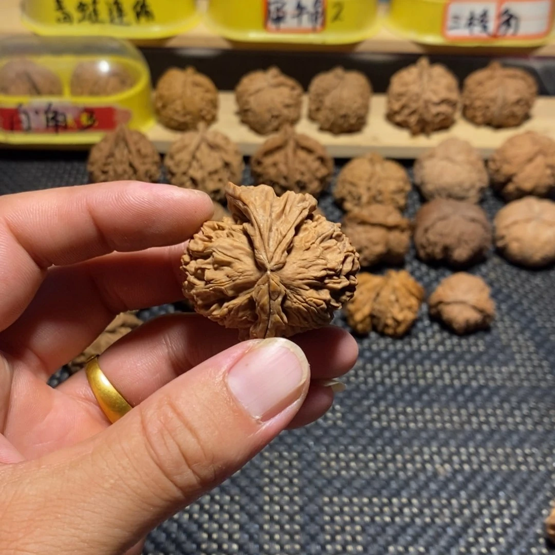 添***饭文玩核桃吊坠异形