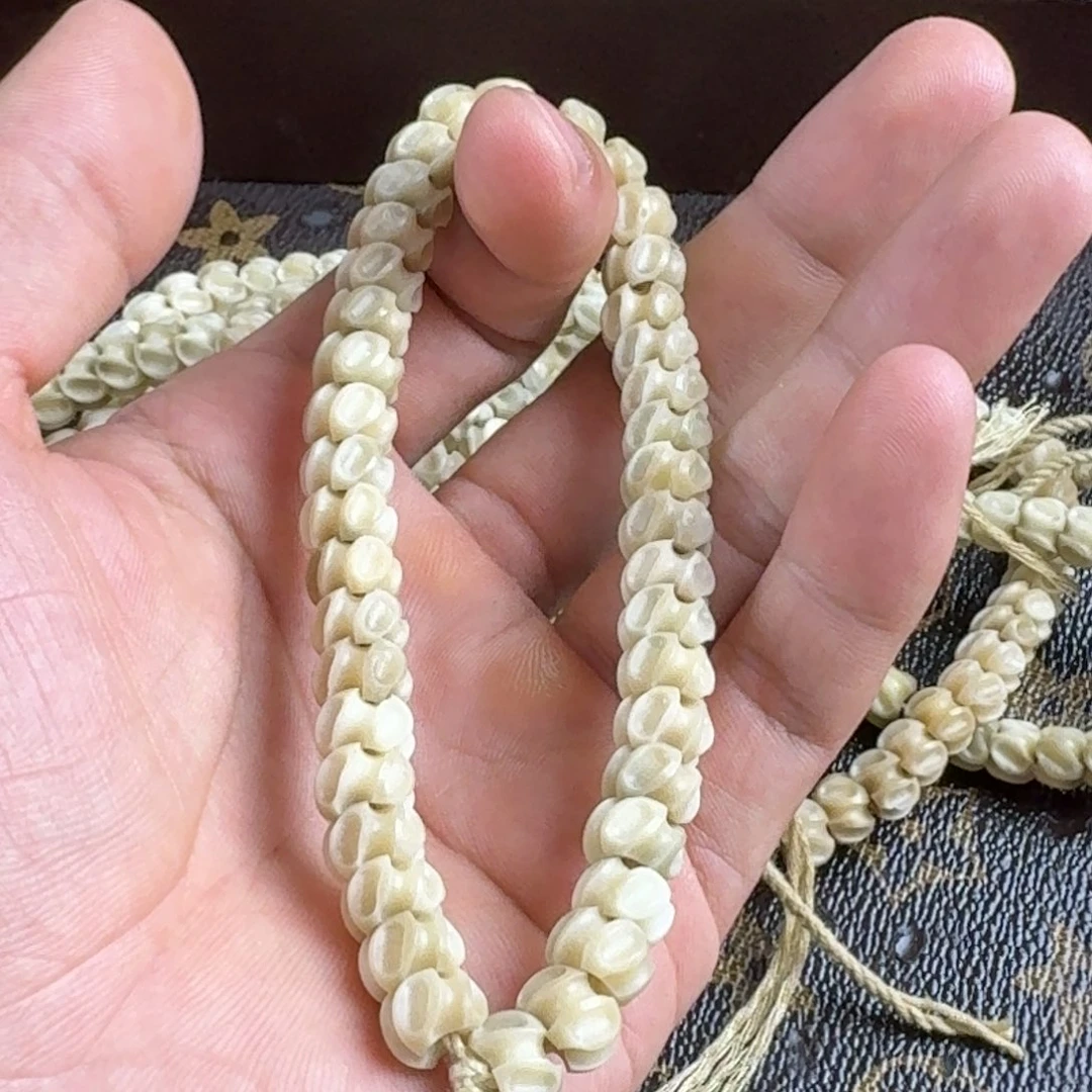 龙眼菩提吊坠手串