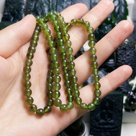 蛇纹石玉未镶嵌颈饰福*园