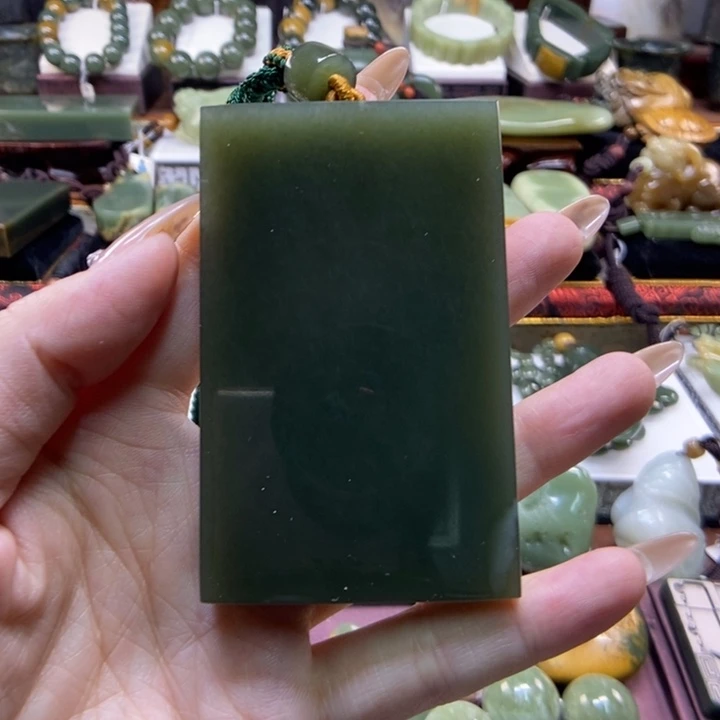未镶嵌岫岩老玉（透闪石质玉）把件