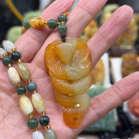 岫玉未镶嵌挂件白****?挂件