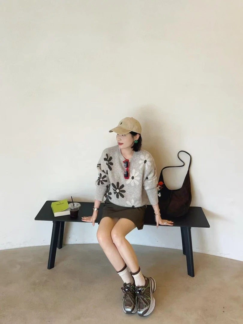 2025秋季新款韩系咖色提花圆领套头毛衣软糯宽松针织上衣百搭半裙