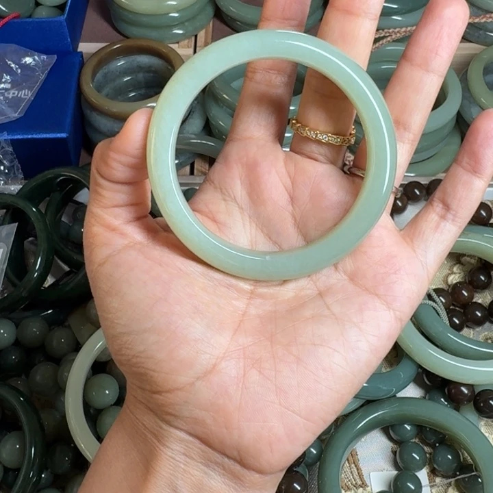 桃***哒和田玉（糖玉）未镶嵌手镯