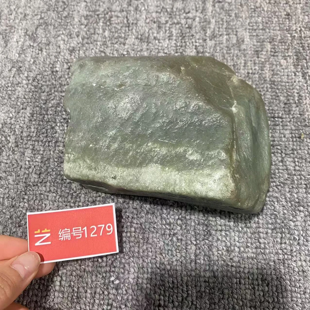 新疆玉料原石发一件编号1279