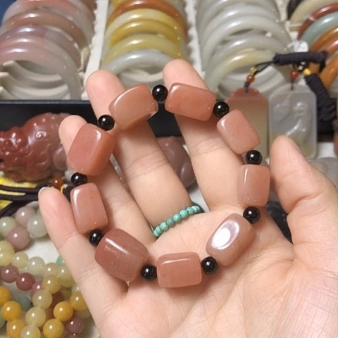 石英质玉未镶嵌颈饰