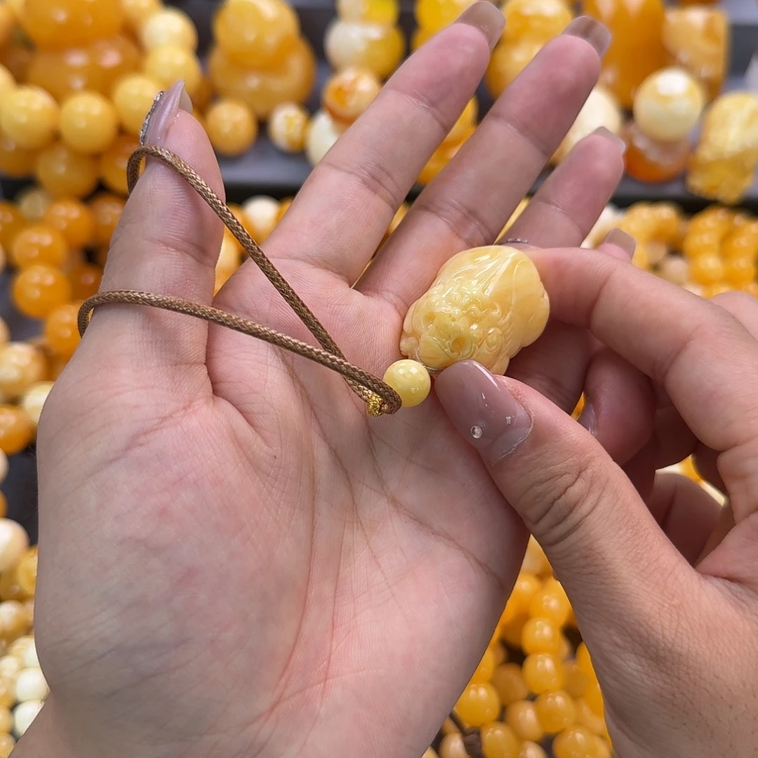 蜜蜡未镶嵌珠宝奇石