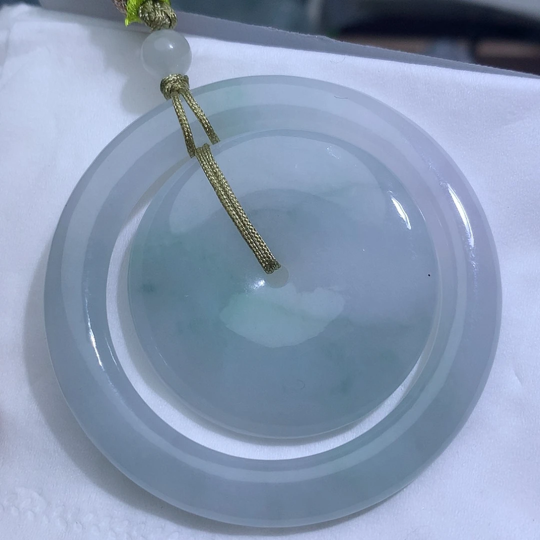 翡翠未镶嵌颈饰2544。
