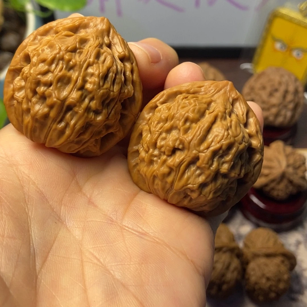 文玩核桃把件全品野生蜜桃38
