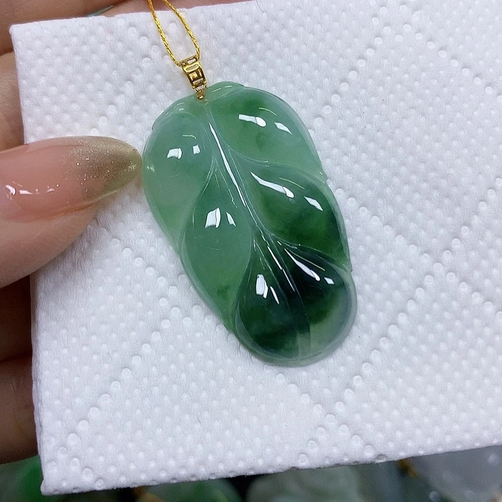 翡翠18K金镶嵌颈饰挂件