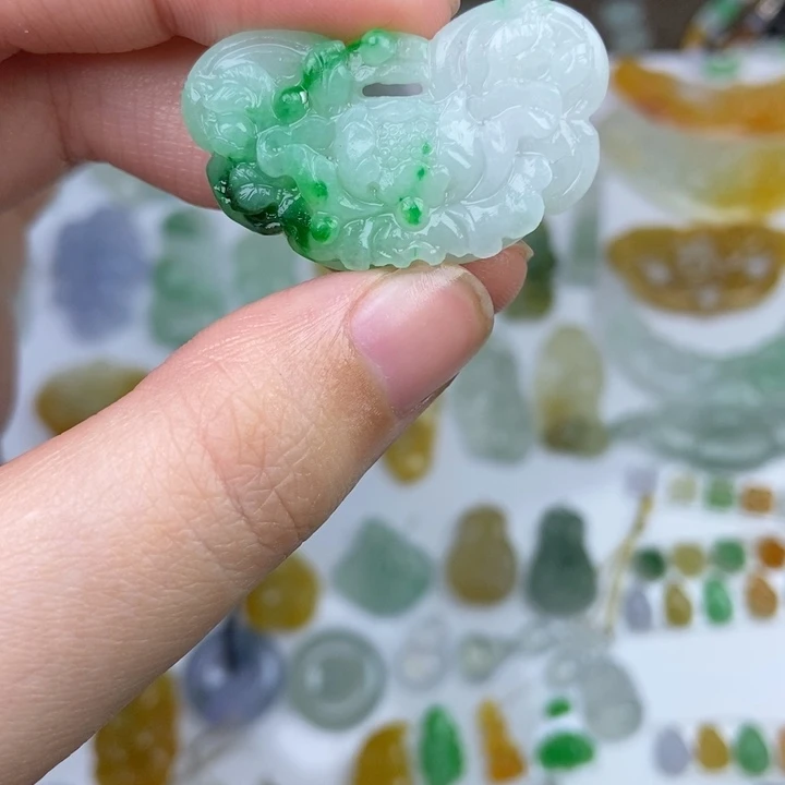 定制翡翠未镶嵌玉锁