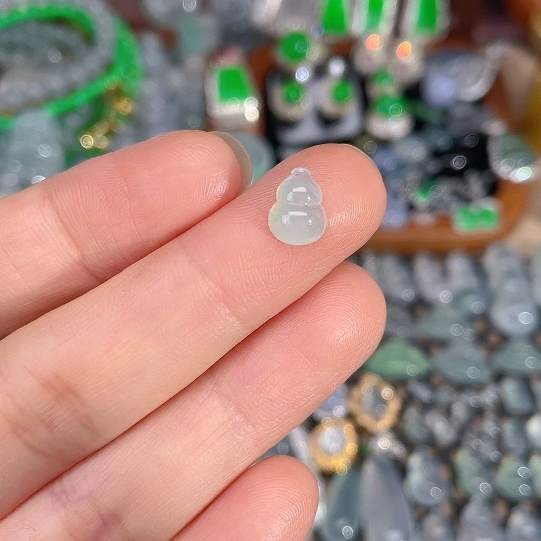 翡翠未镶嵌颈饰天然缅甸A货翡翠