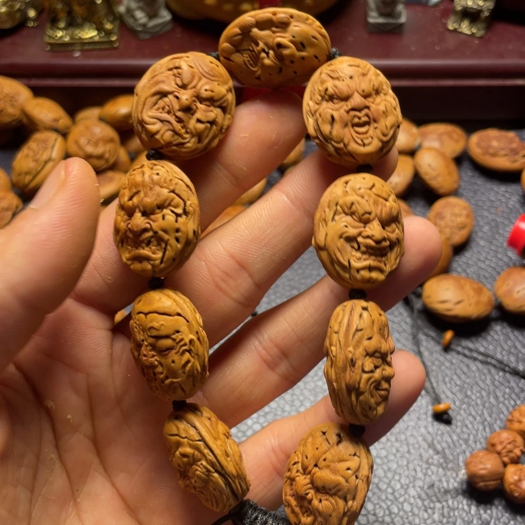 大桃核雕刻瑕疵恶僧
