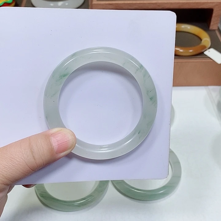 h***m石英质玉未镶嵌手镯