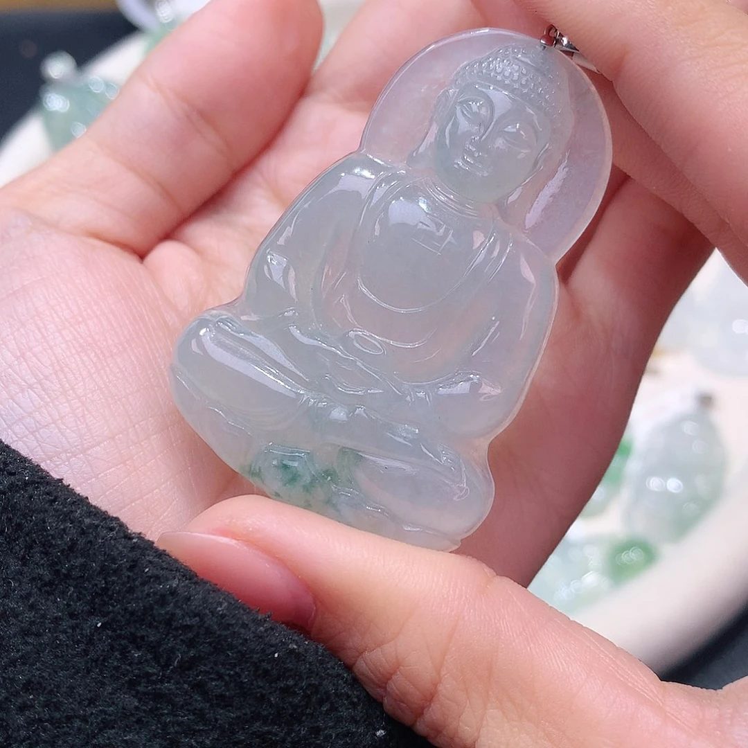 颈饰18K金镶嵌翡翠飘花大日如来