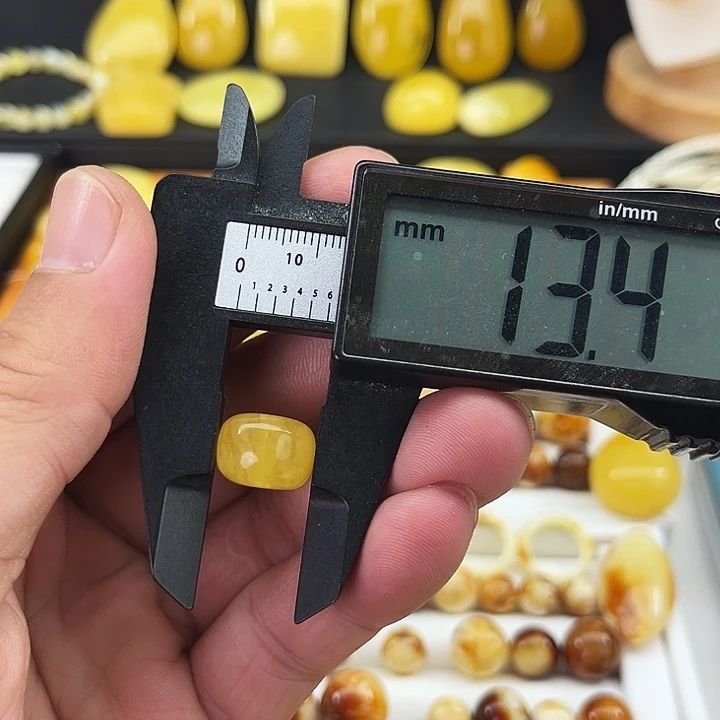 琥珀颈饰未镶嵌17