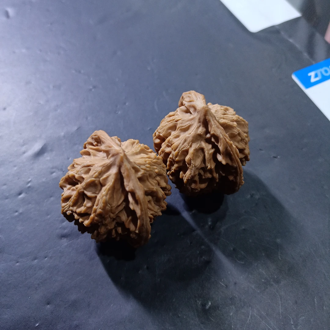 T147 文玩核桃一对3.0cm+（尺寸样式多样性发其一）
