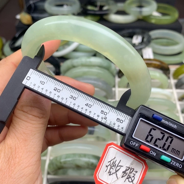 蛇纹石玉未镶嵌手镯731