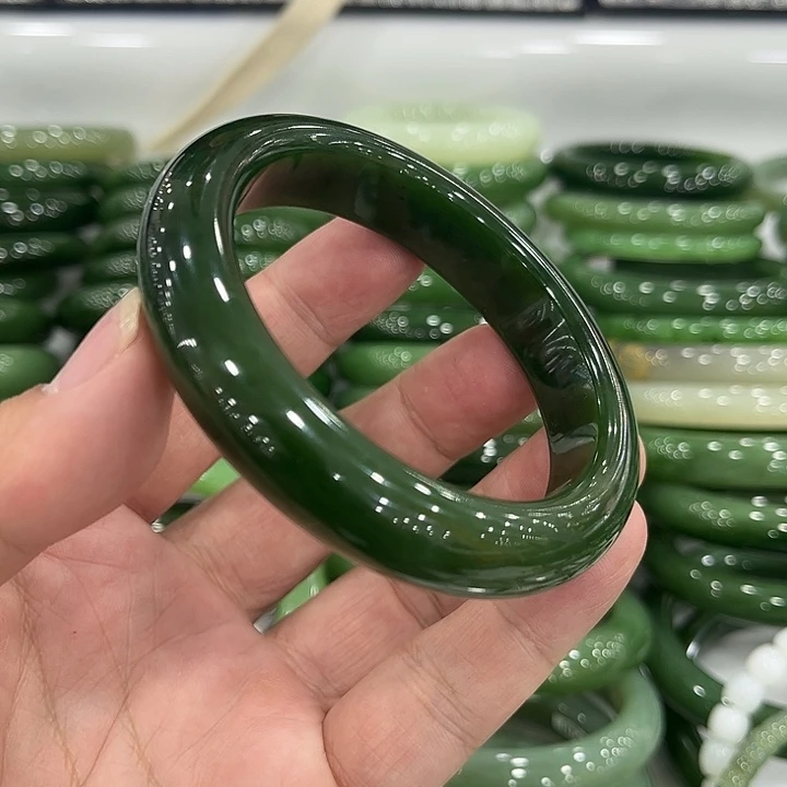 乐***萍和田玉未镶嵌手镯56.8