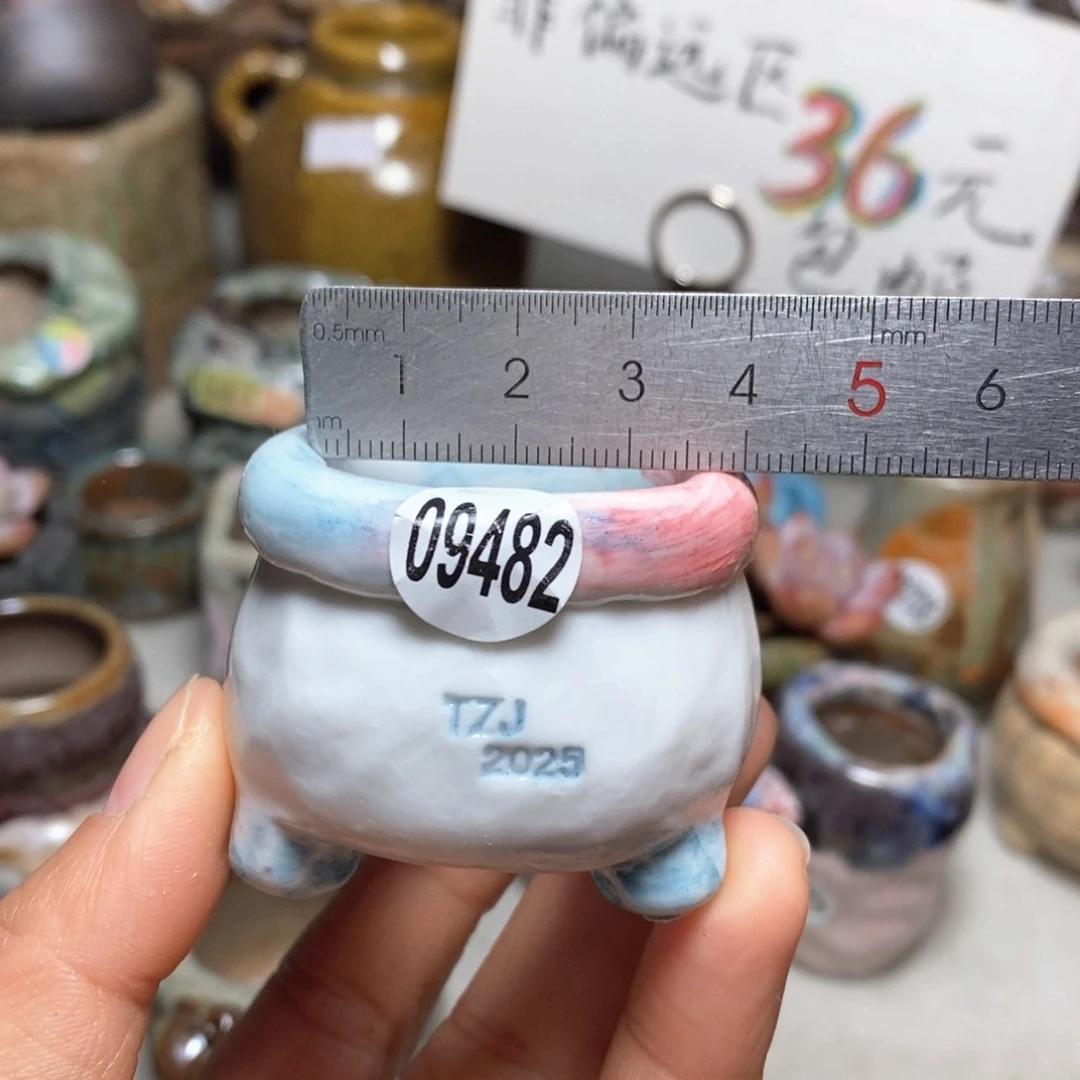 花盆口径3· 3厘米左右，拍3送一个小礼物
