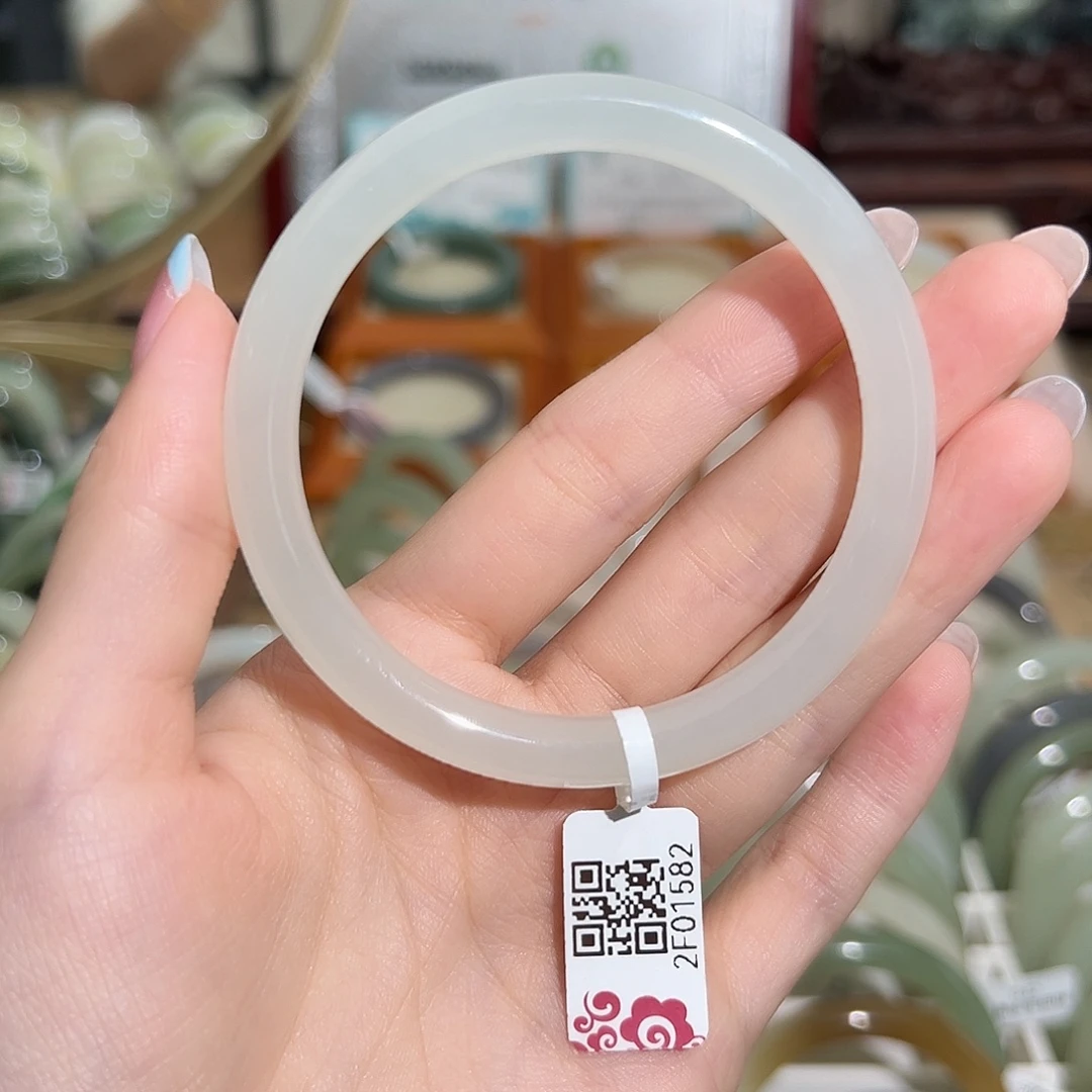 未镶嵌手镯和田玉冰白美人 58