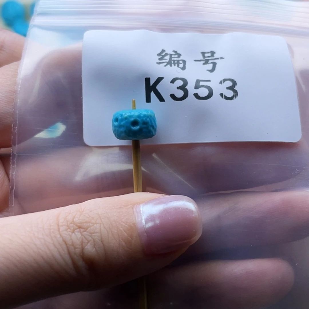 上***儿绿松石未镶嵌珠宝奇石