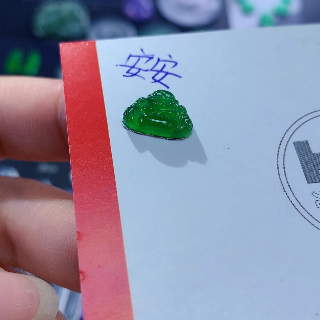 翡翠颈饰未镶嵌天然翡翠高冰绿佛