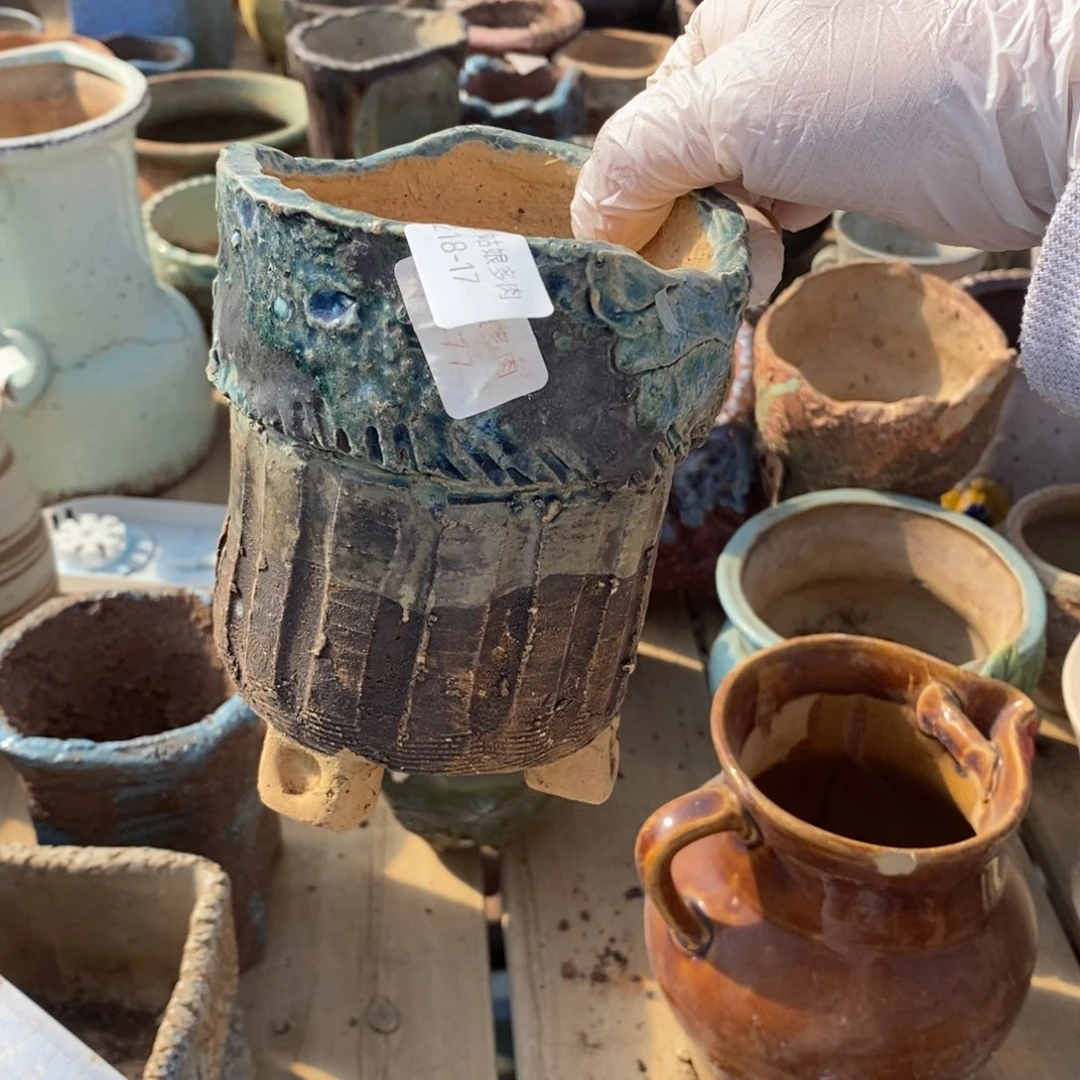 红陶H****e17号多肉盆一个呀