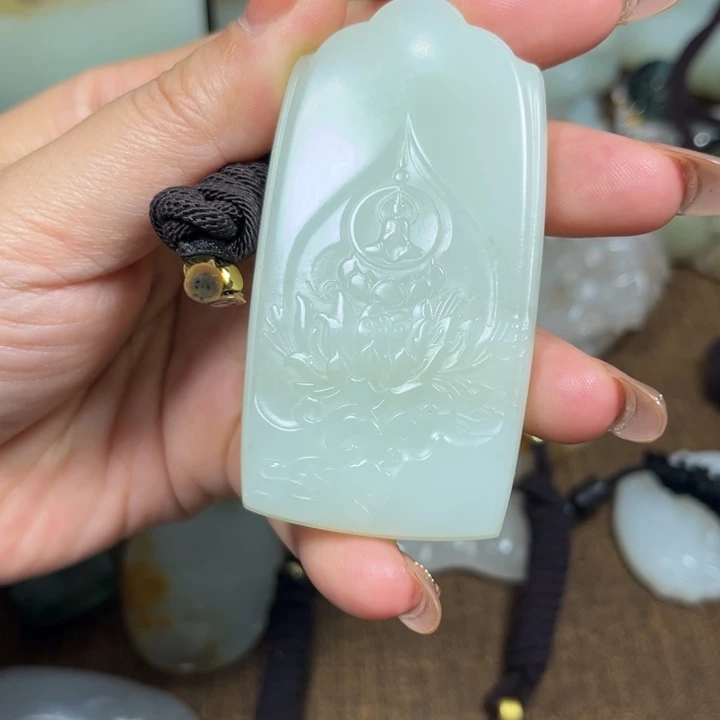 水***年和田玉未镶嵌颈饰