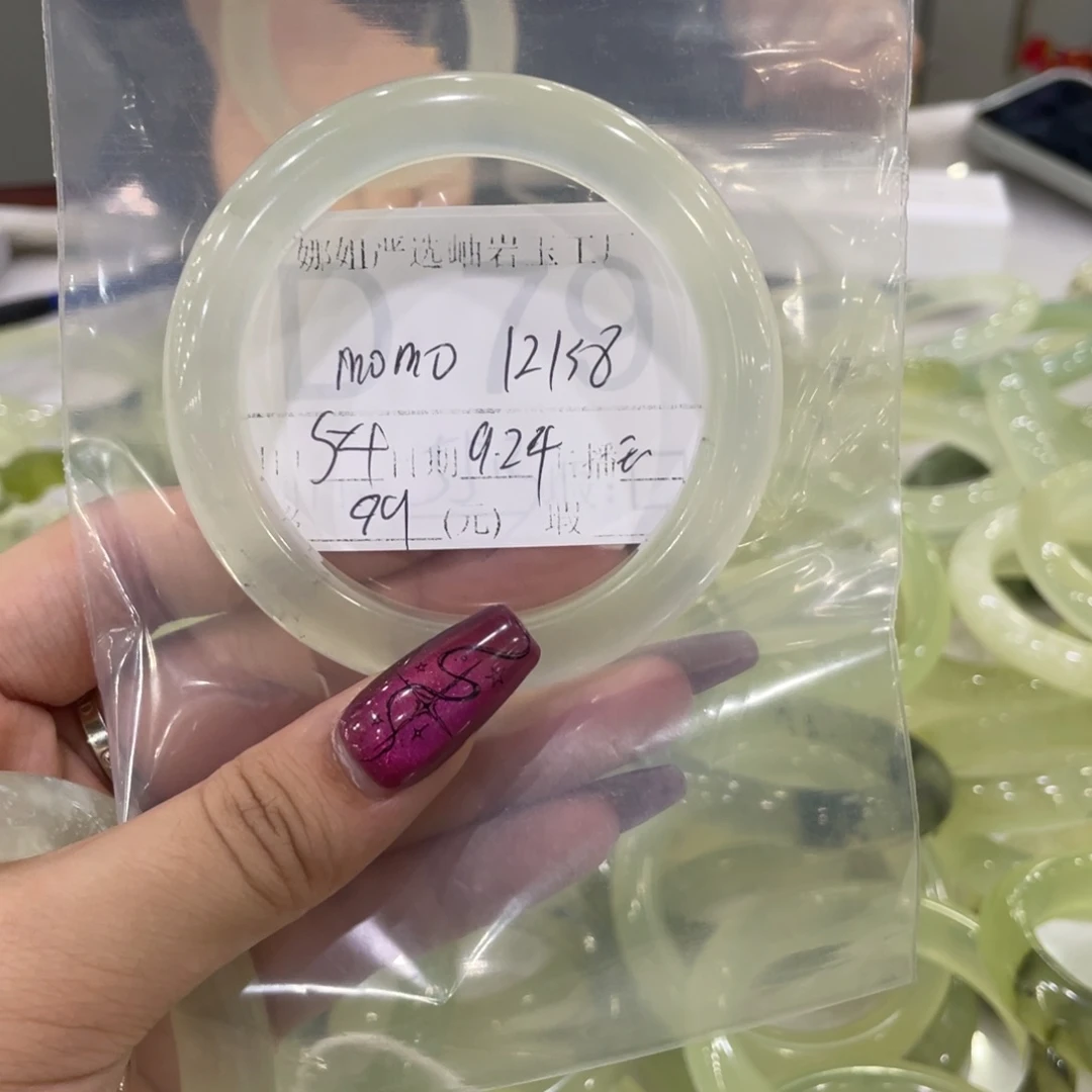 合金蛇纹石玉手镯m****8