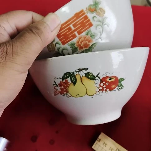 瓷片瓷片，各种摆件，盘，碗，沙锅，均有瑕疵。