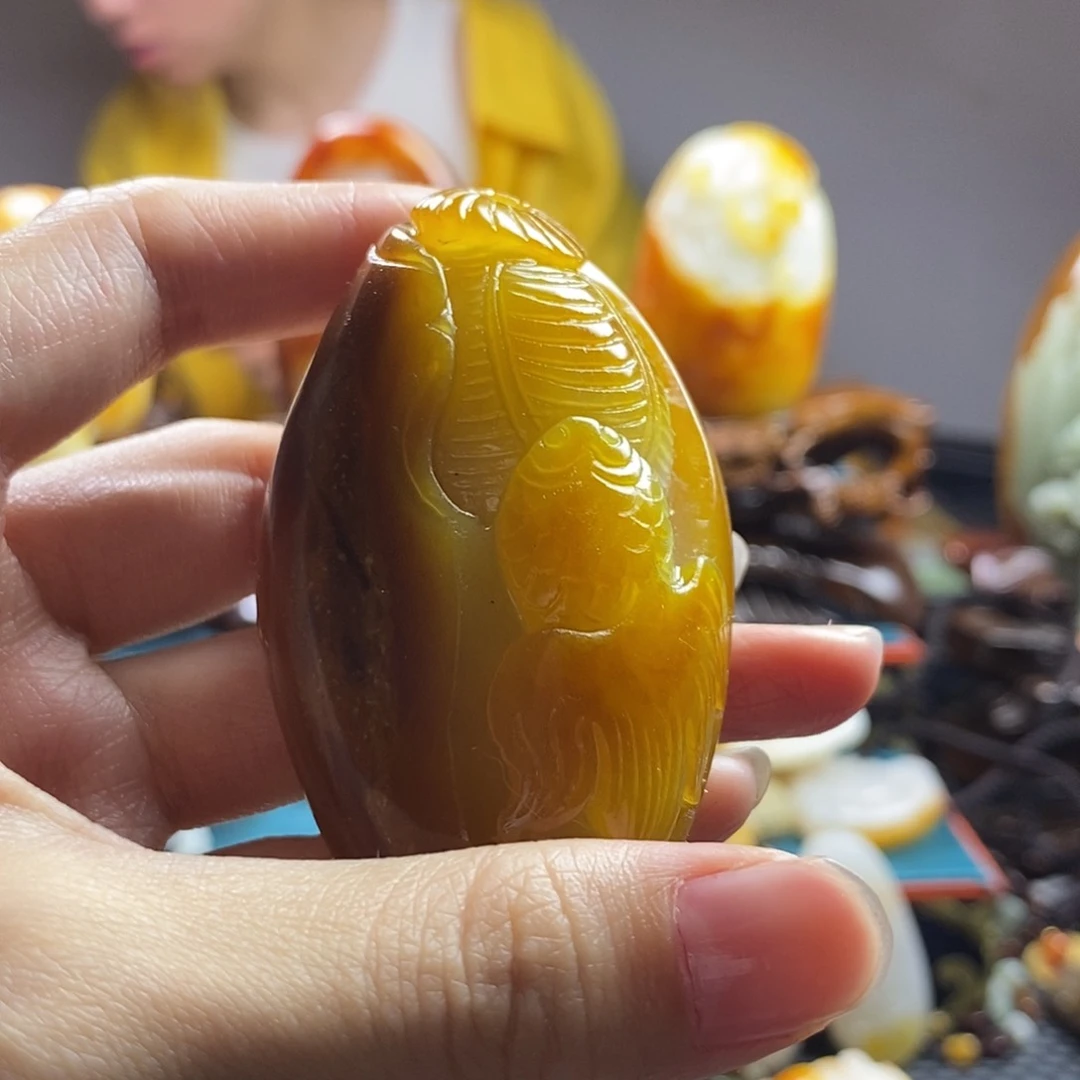 和田玉未镶嵌把件