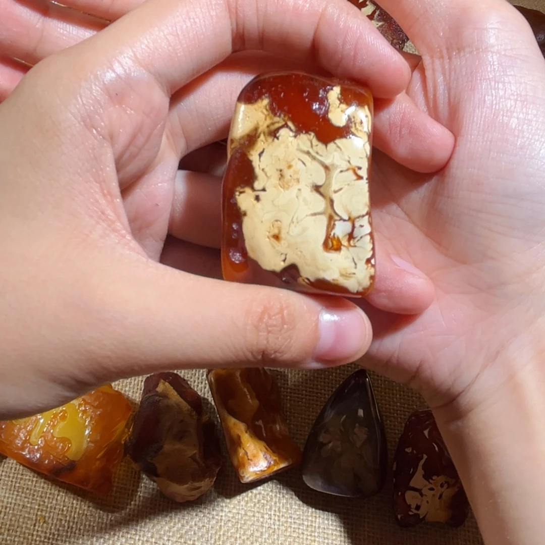 琥珀未镶嵌颈饰蜜蜡红瓷白吊坠