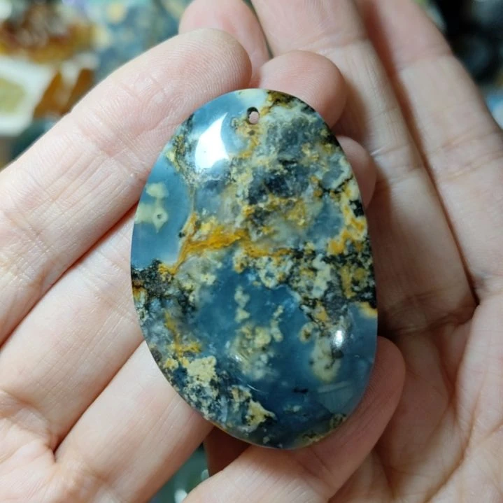 岫玉未镶嵌微瑕挂坠