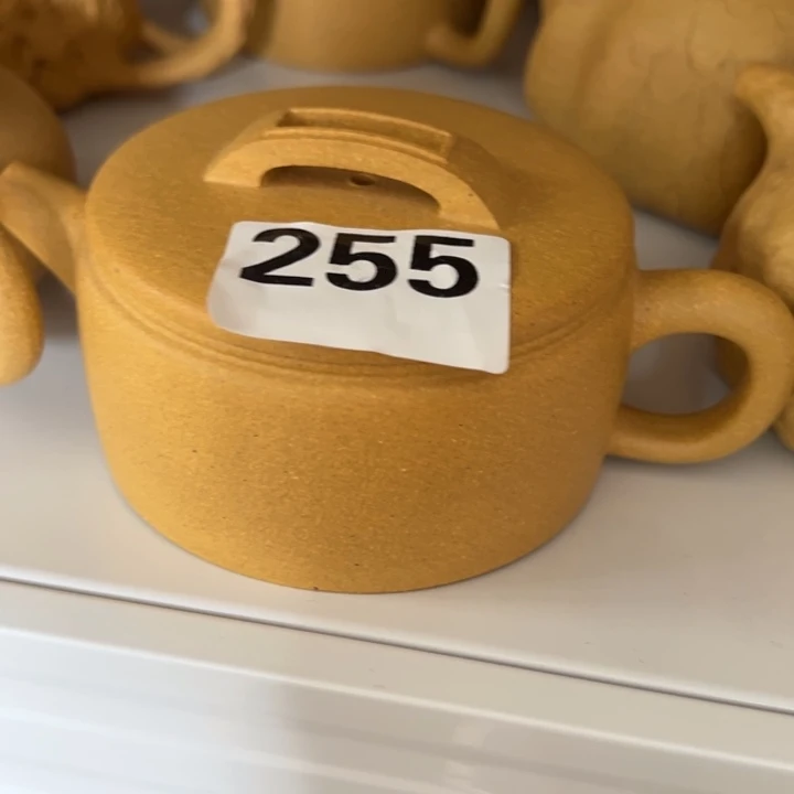 茶壶紫砂黄金段瑕疵半手工160cc左右