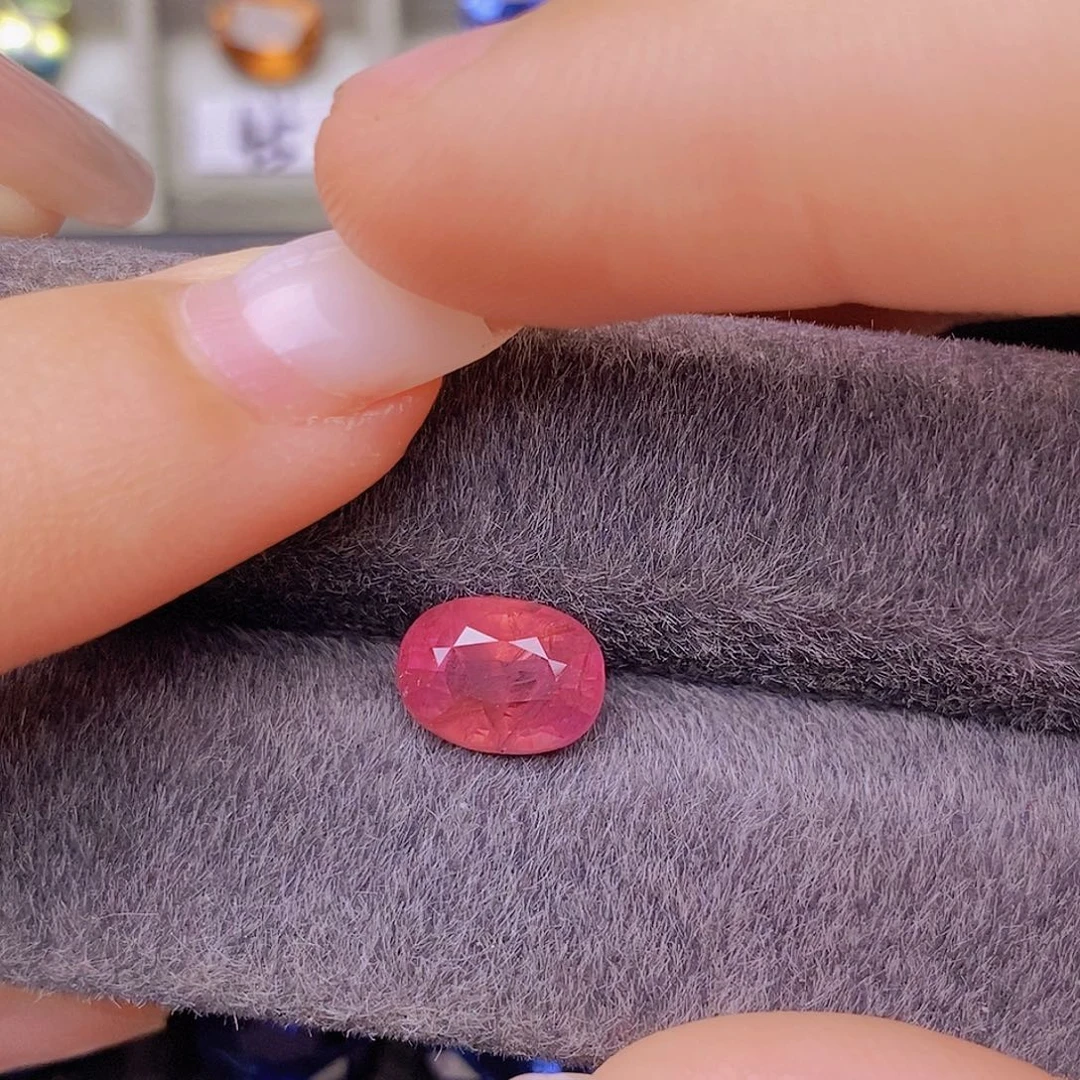 裸石蓝宝石颜色美内有包体帕帕拉恰3.41ct/1551号