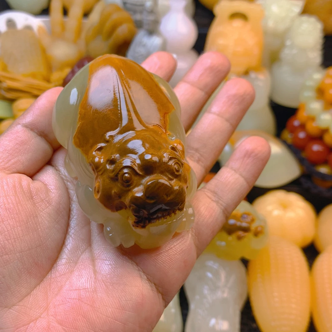 东*红新疆五彩石貔貅