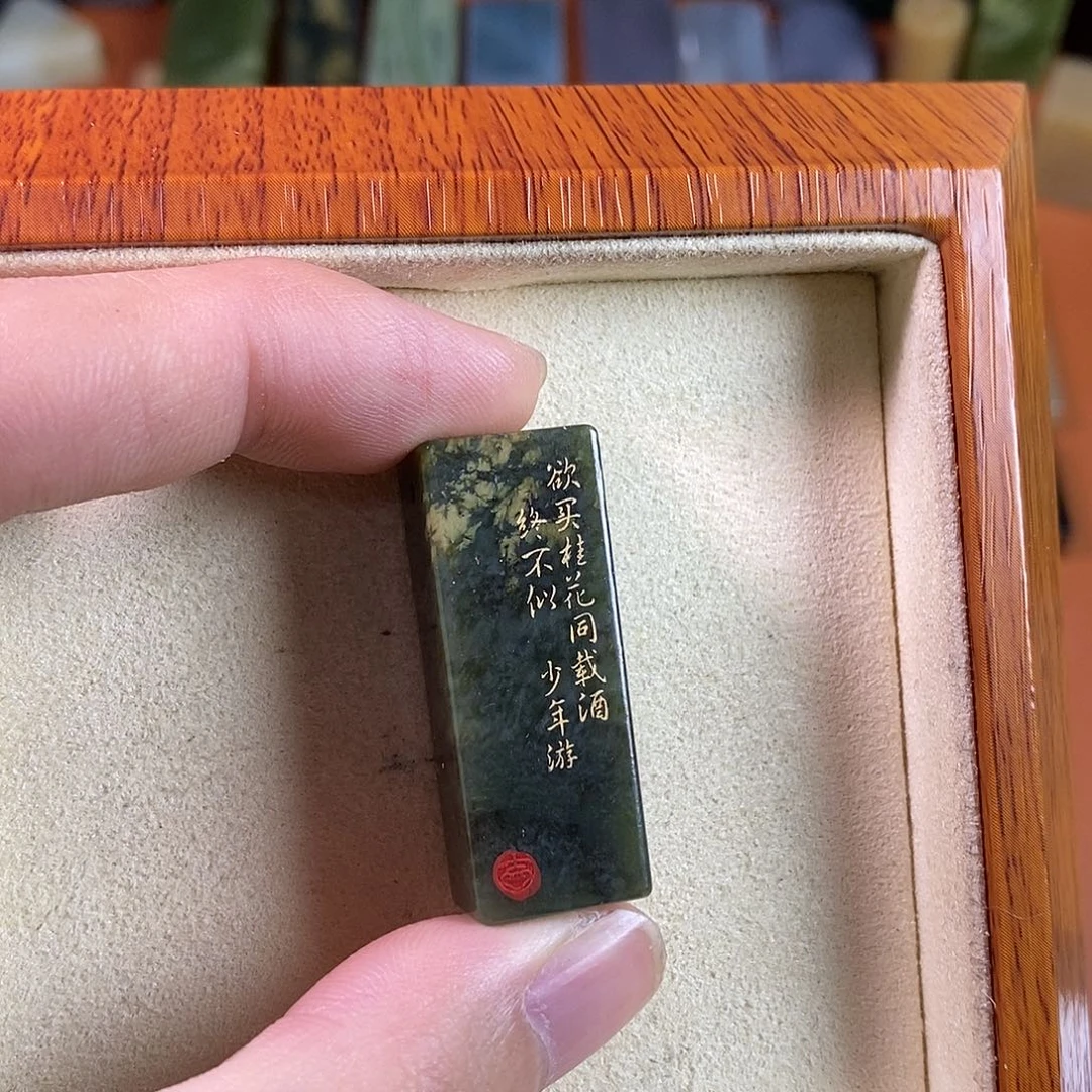 用***销和田玉未镶嵌颈饰