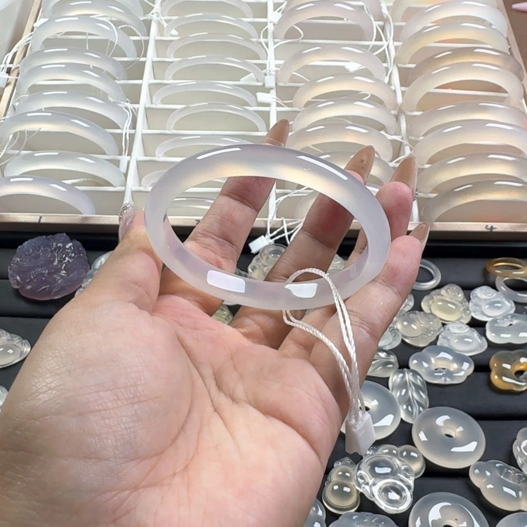 一***星玛瑙/玉髓手镯未镶嵌