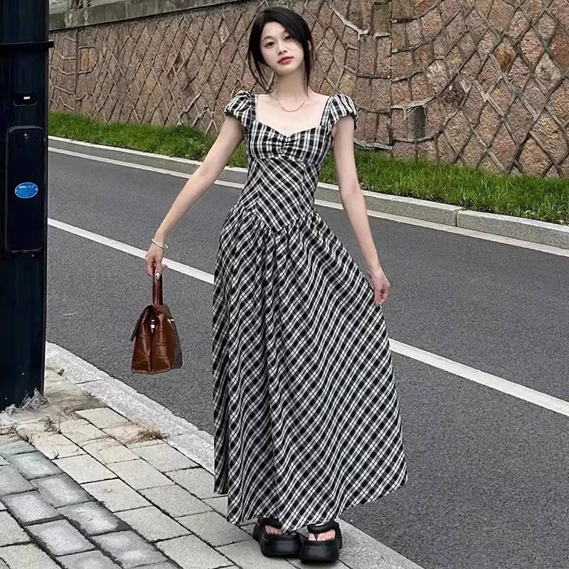 温柔夏季新款连衣裙v领长裙子收腰法式气质显瘦a字格子知性