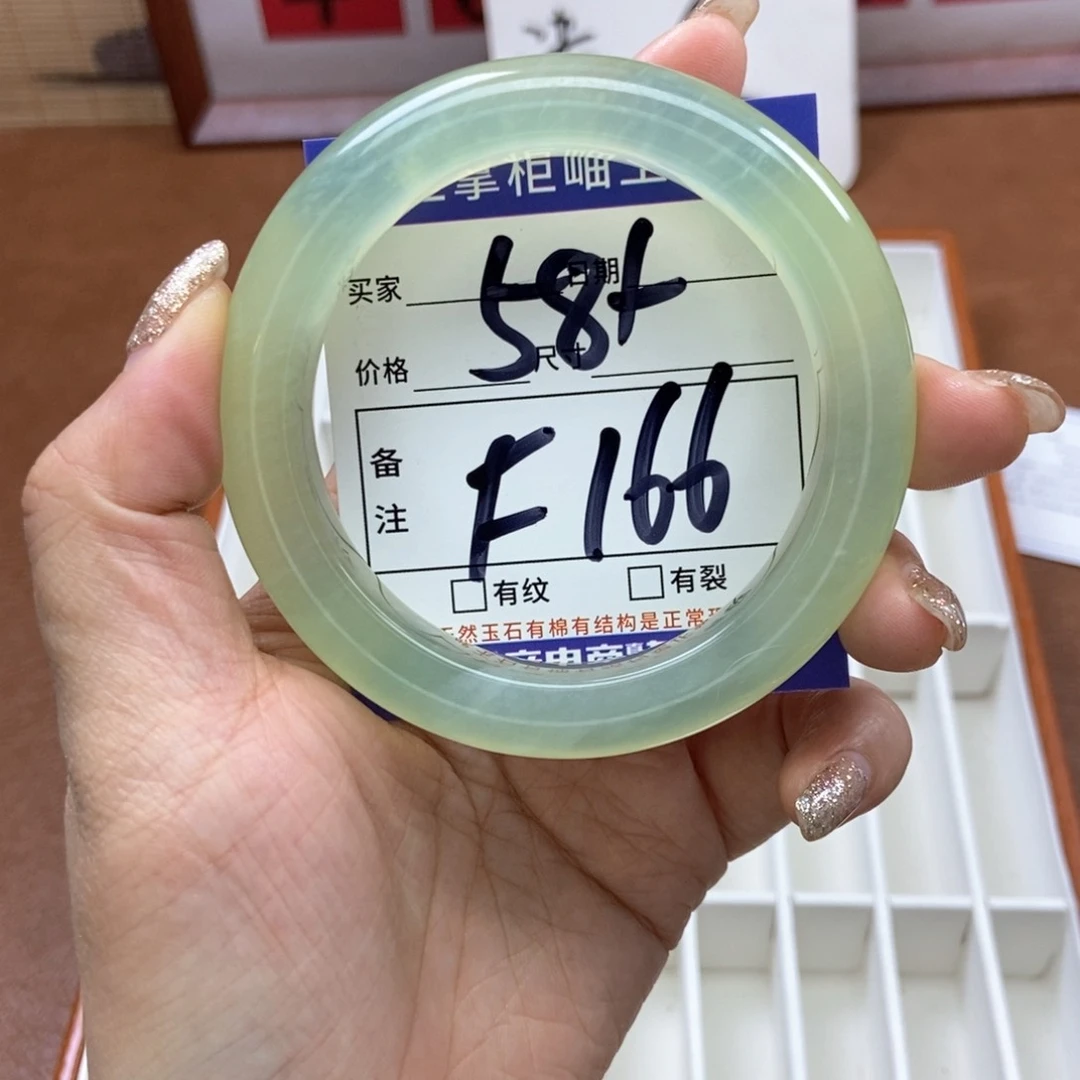 岫玉手镯手镯未镶嵌