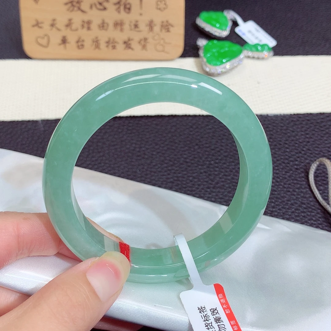 未镶嵌手镯翡翠558
