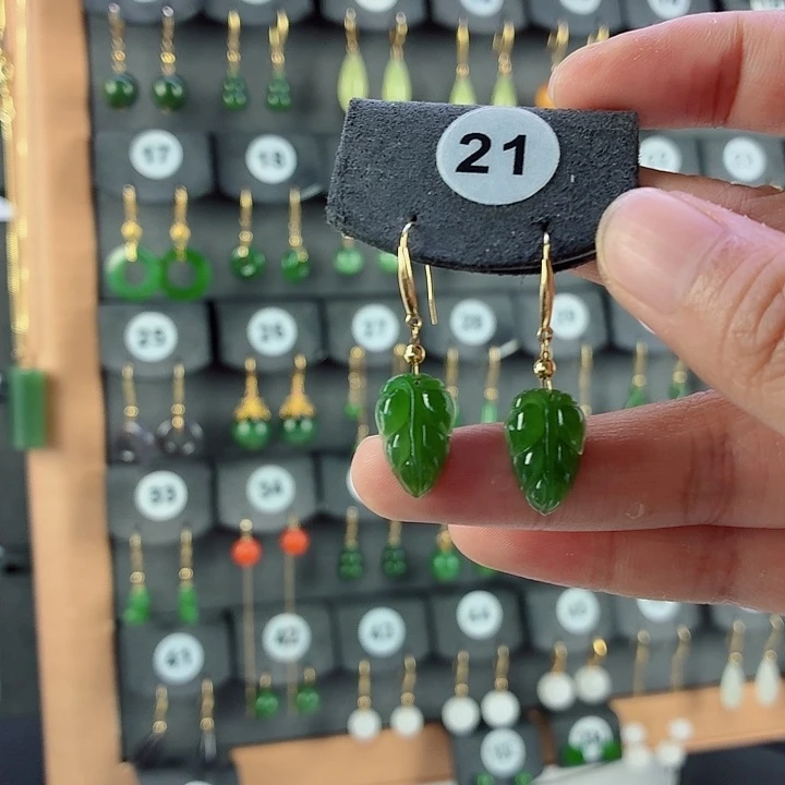 和田玉18K金镶嵌耳饰