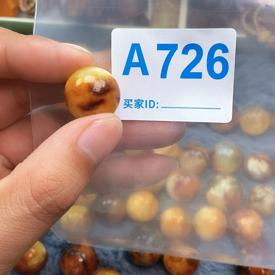 琥珀珠宝奇石未镶嵌闲***孩