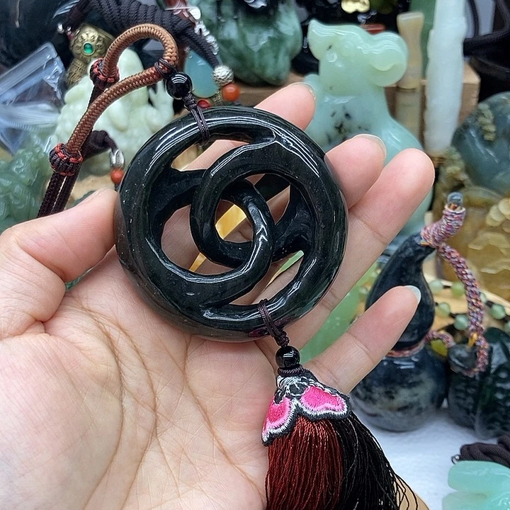 岫玉未镶嵌车挂件