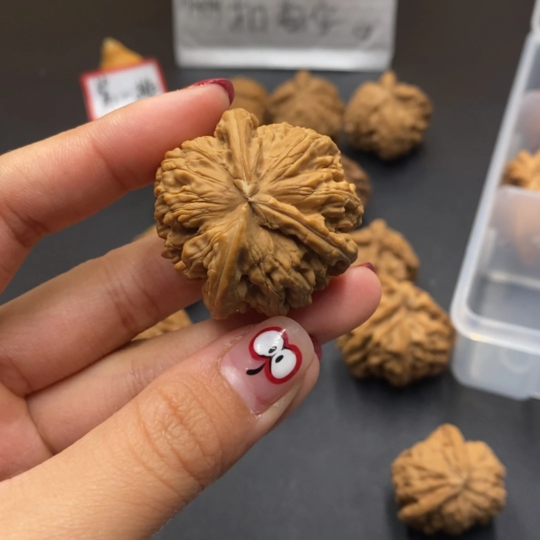 郭***店文玩核桃吊坠白狮子