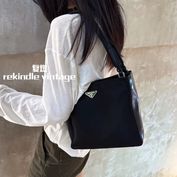 95新 Prada/普拉达 复燃精选/黑银尼龙托特手提单肩包