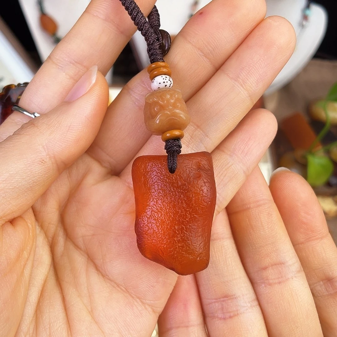 未镶嵌琥珀珠宝奇石，