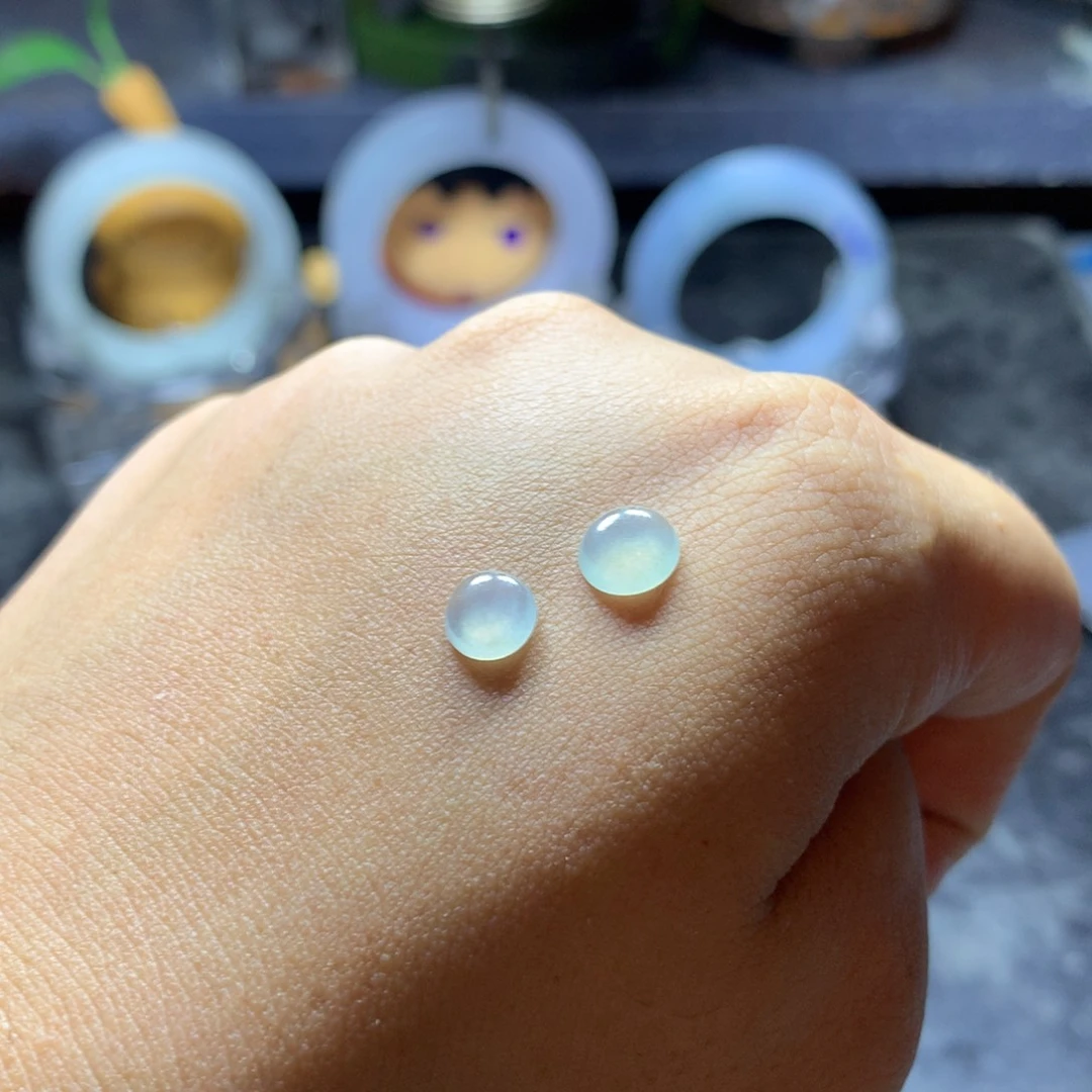 定制翡翠未镶嵌蛋面一个