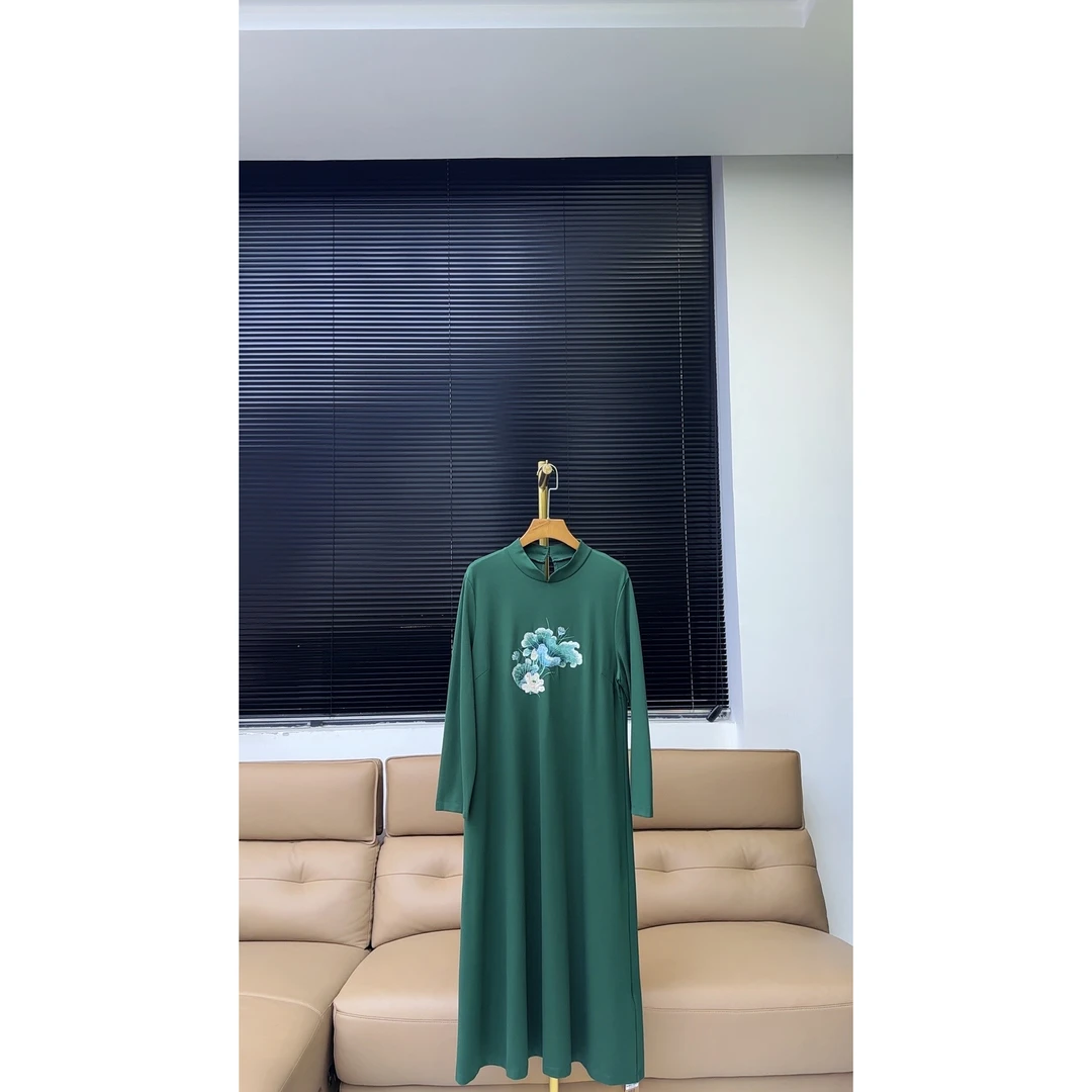 品牌原单水墨生香新中式重工刺绣连衣裙—绿色—2013