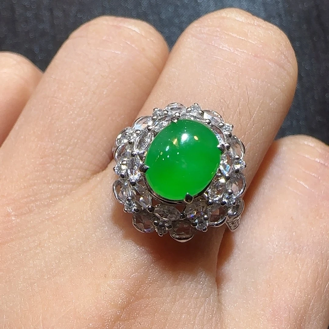 翡翠18K金镶嵌戒指蛋面